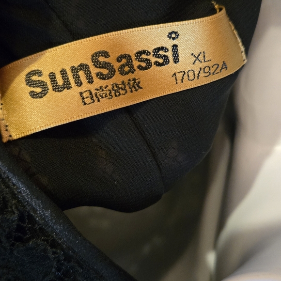 Sun Sassi Elegant Black Lace Dress NWOT SzM - Picture 9 of 9